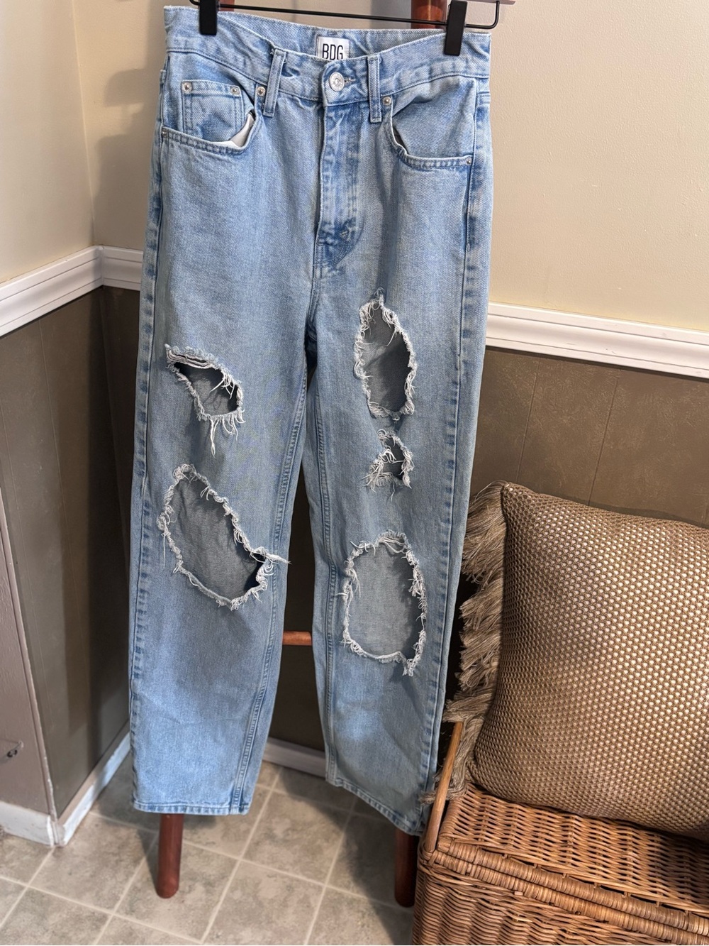 Urban Outfitters BDG Light Blue Distressed High Rise Mom Jeans Denim Edgy - Picture 1 of 11